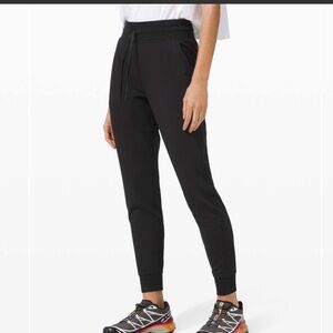 Lululemon Warm Down High Rise Jogger
Modal Black size 6